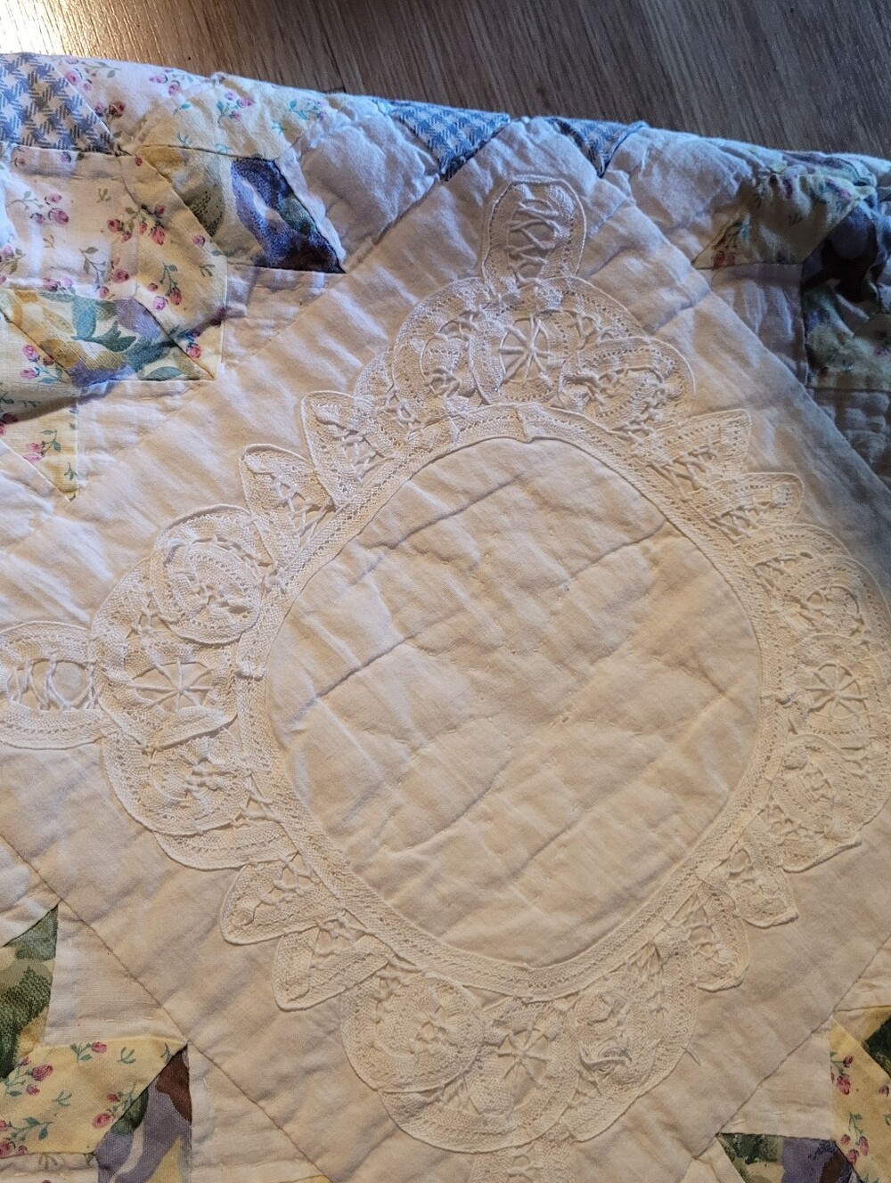 Vintage Handmade Quilt - Picture 2 of 13